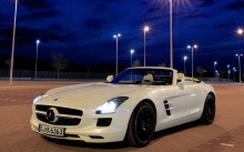  Mercedes-Benz SLS        